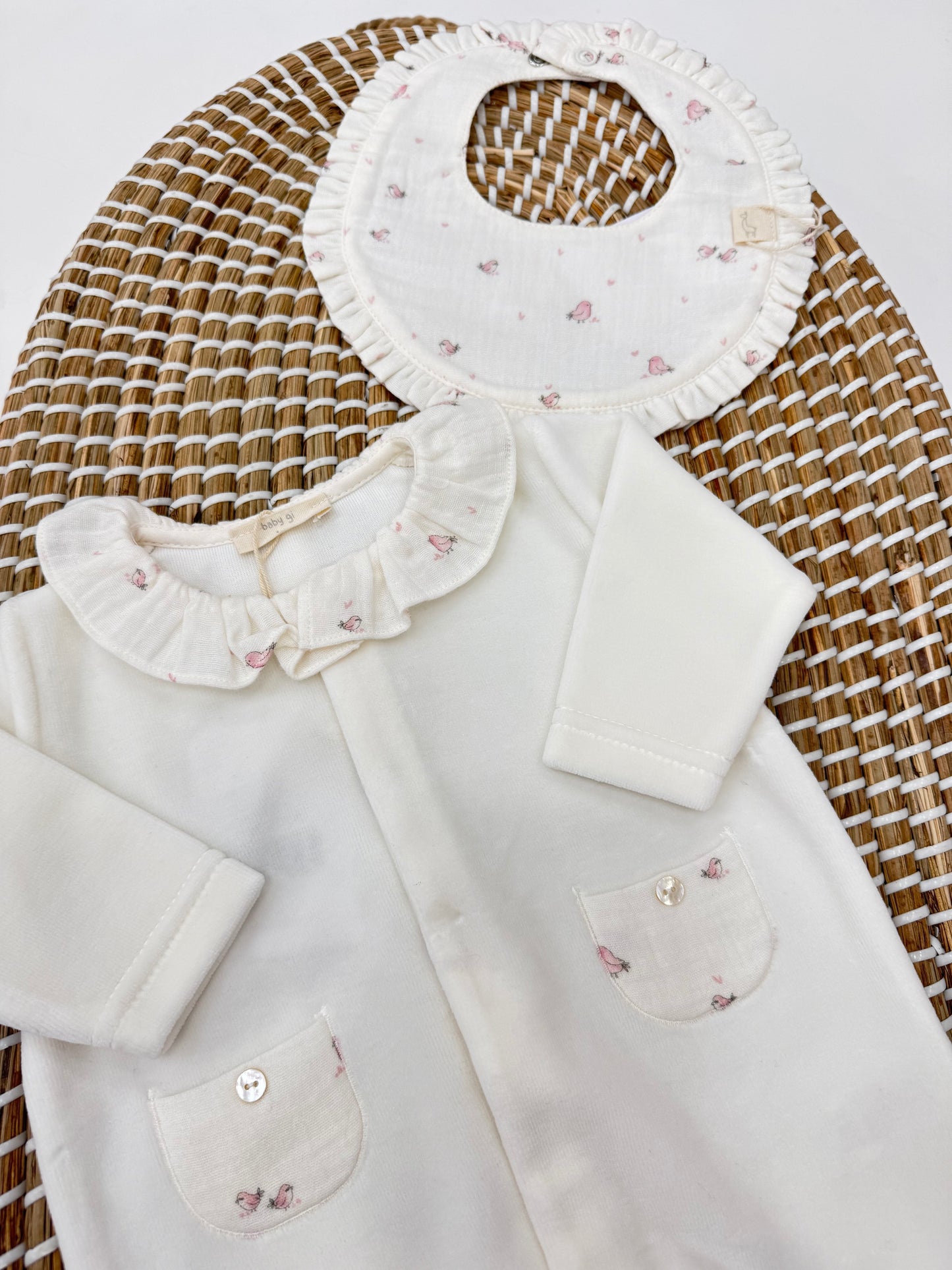set tutina e bavetta babygi