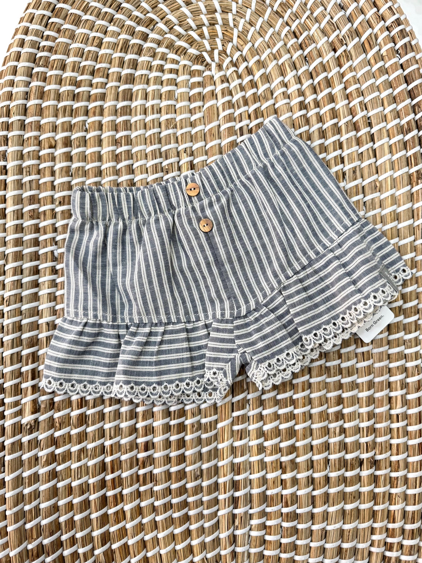 Shorts righe e dettagli blu