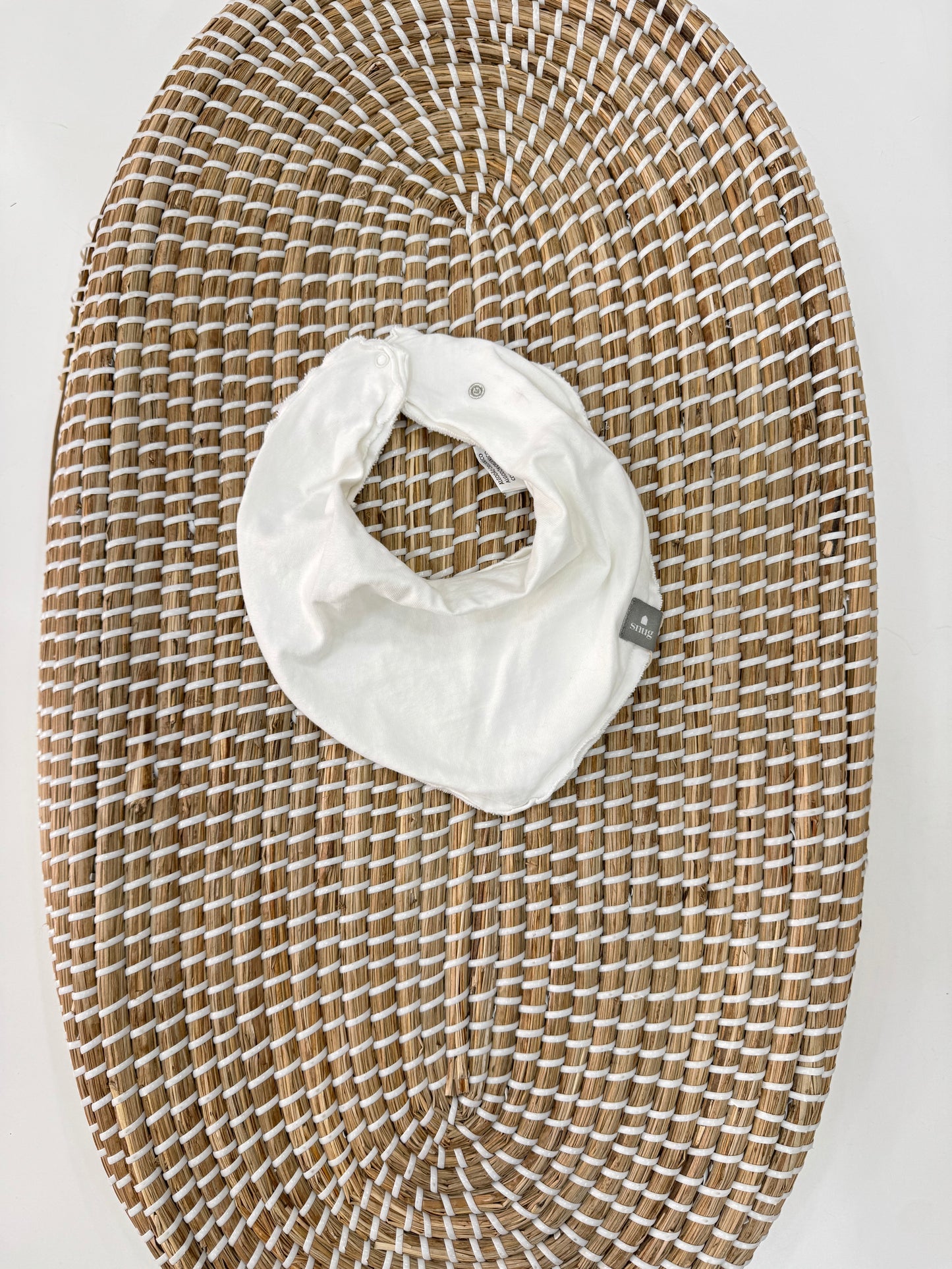 Bavetta/foulard bianco