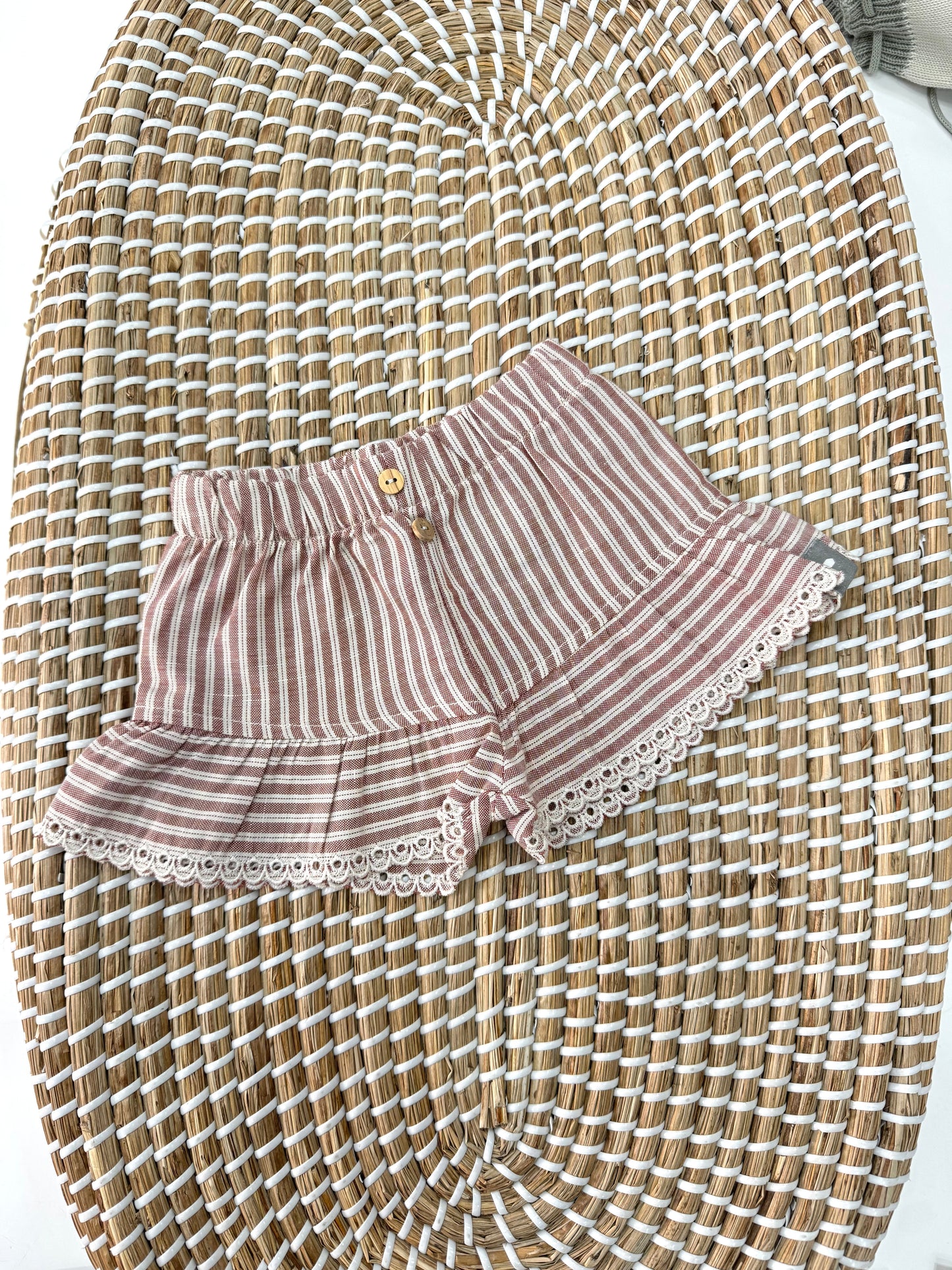 Shorts righe e dettagli ruggine