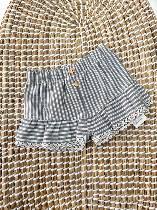 Shorts righe e dettagli blu