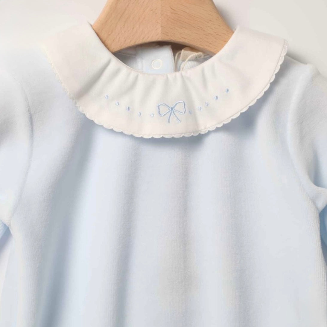 Tutina fiocco ricamato celeste