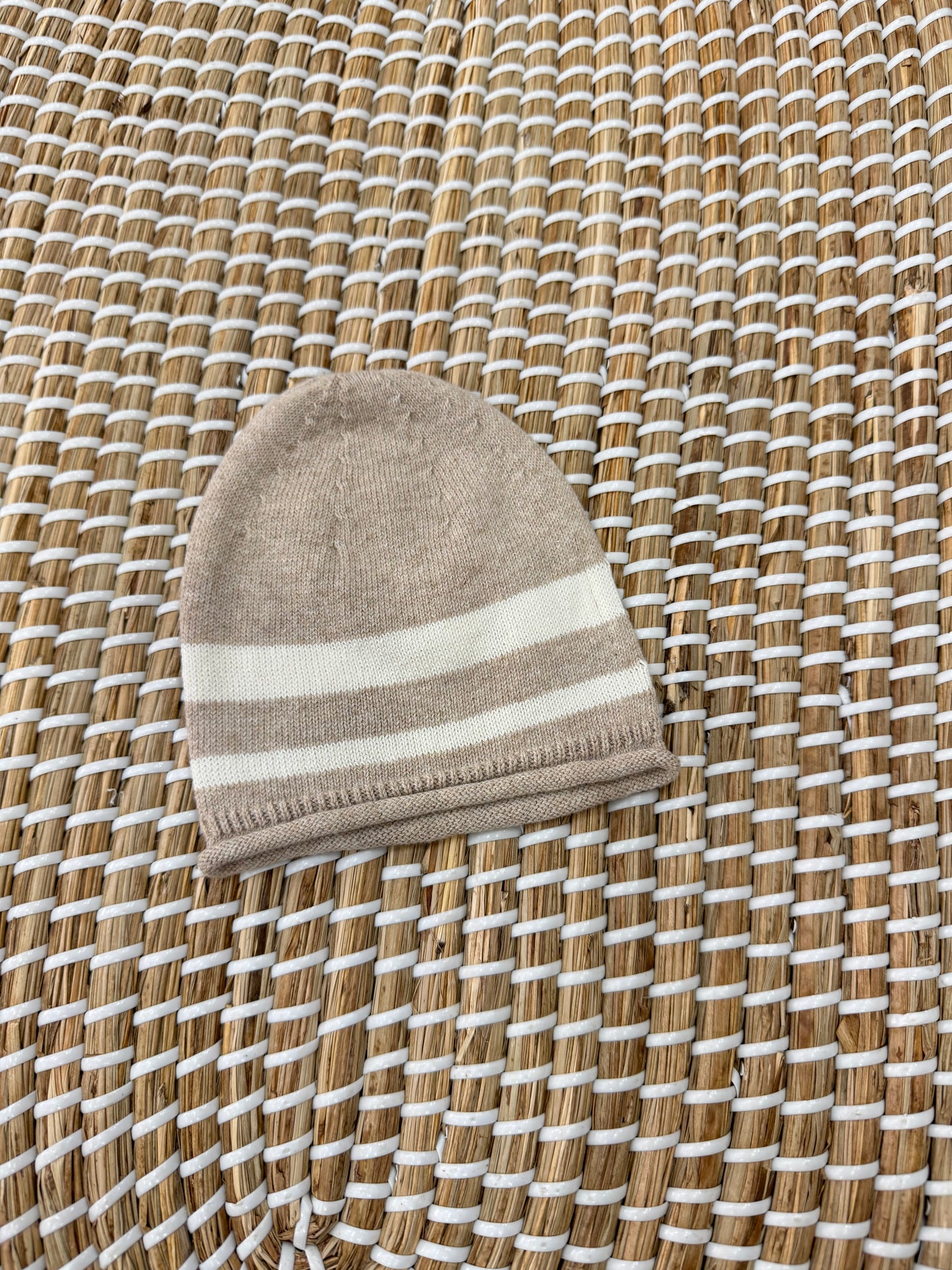 Cappello righe beige